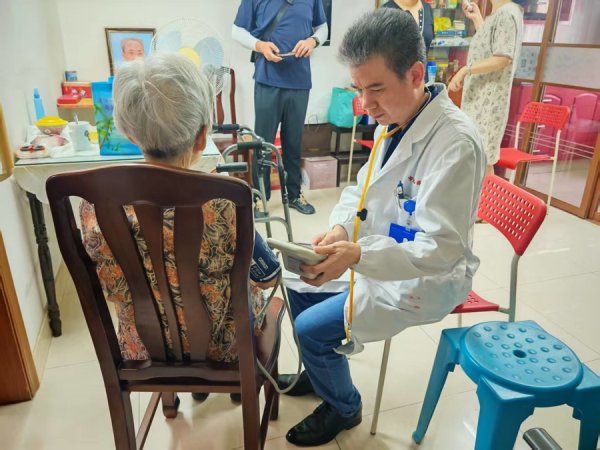 1号配资 给独居、空巢老人和快递小哥“送清凉”，市北医院推出系列高温便民服务举措